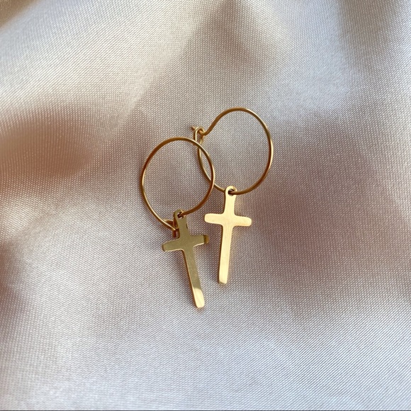 💙18K Goldplated Charm Hoops Earrings - Picture 3 of 14